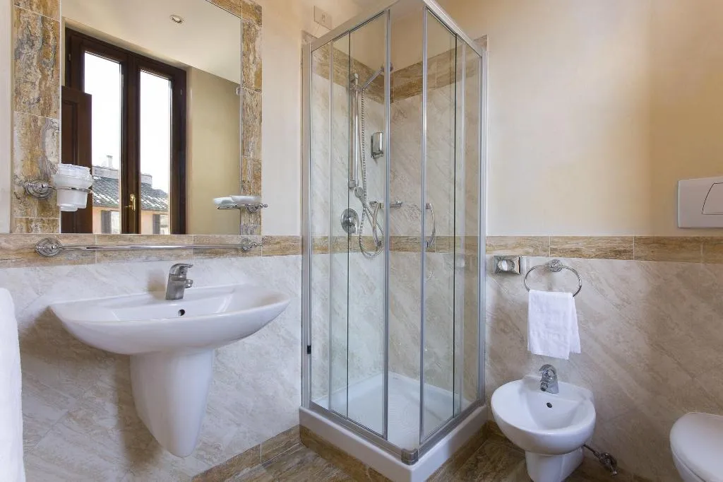 Room, Teatro Pace 33, Rome