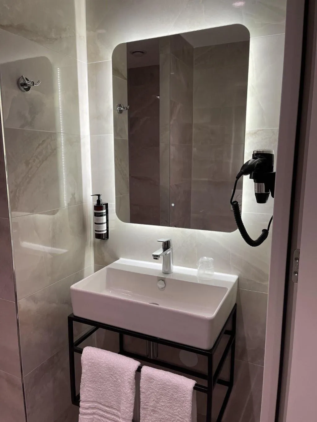 Room, OZO Hotels Antares Amsterdam Schiphol Airport, Amsterdam