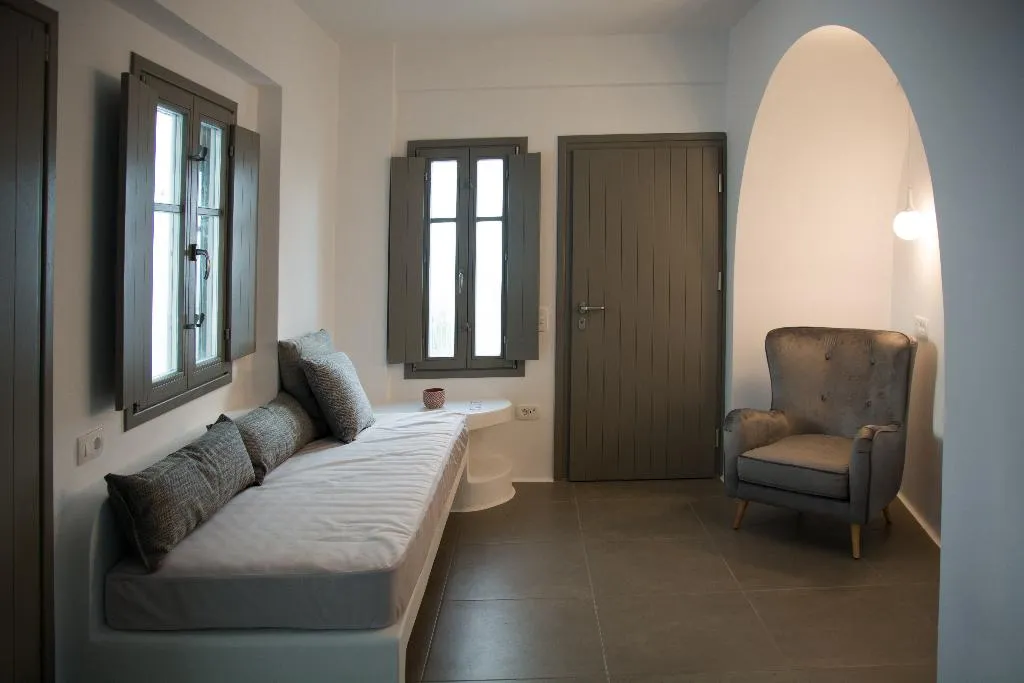 SUITE WITH JACUZZI Room, Amphitrite Suites Santorini, Santorini
