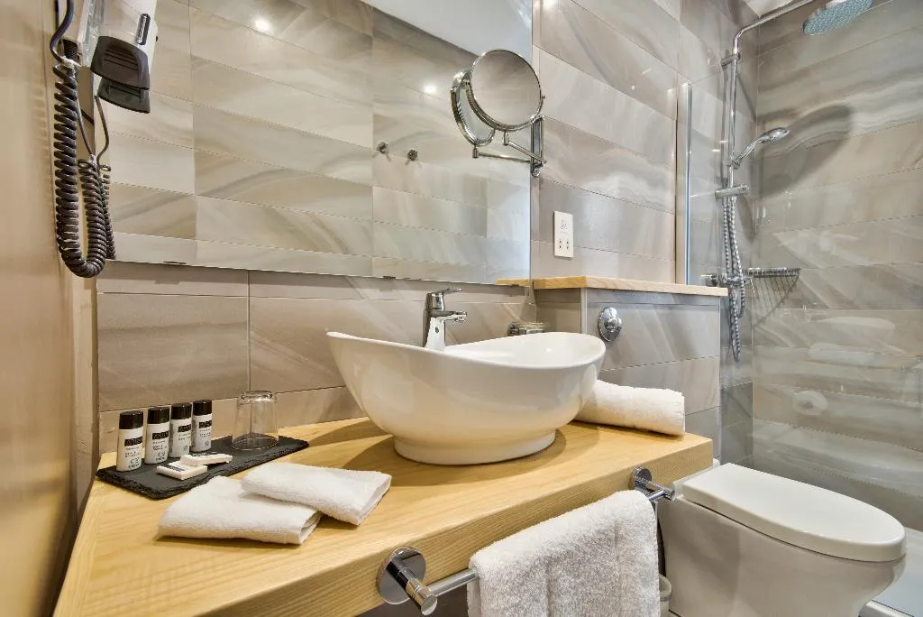 Double or Twin DELUXE WITH JACUZZI Room, The British Suites, Malta