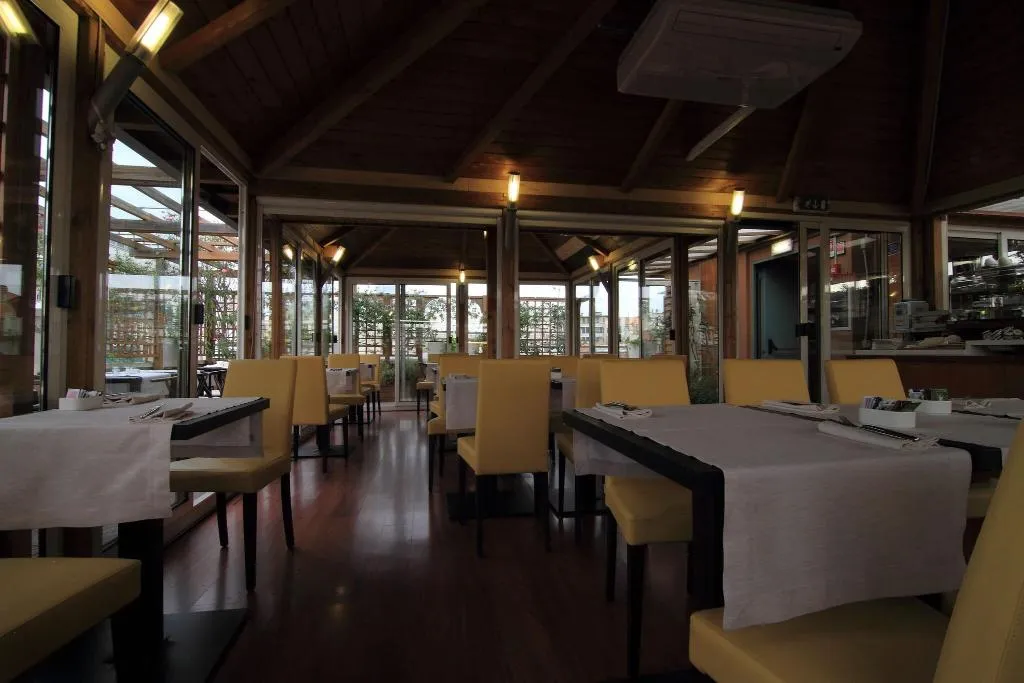 Restaurant, Metro, Milan