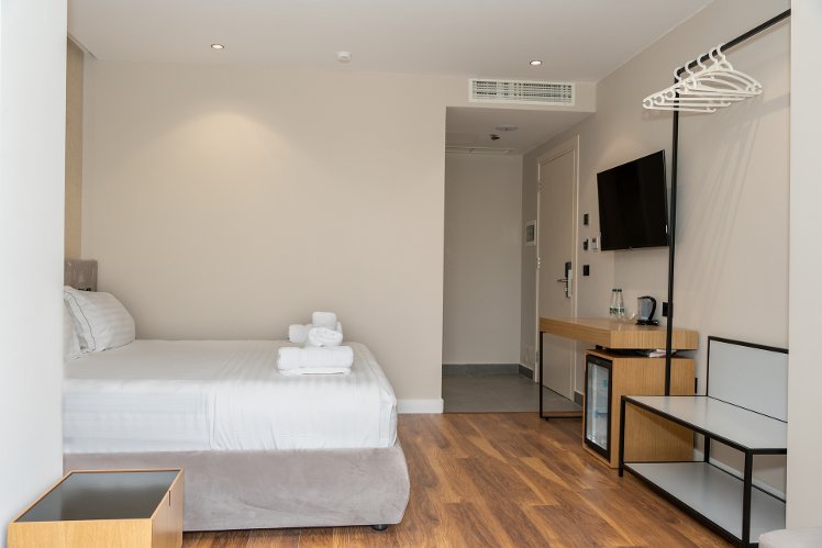 Bounty Hotel, Kavaje
