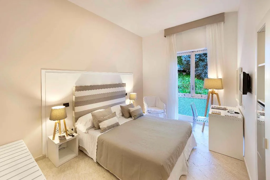 Double or Twin GARDEN VIEW Room, Rivage Hotel, Naples