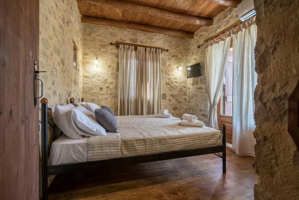 VILLA FIVE BEDROOMS WITH PRIVATE POOL Room, Villa Kalliopi, Crete