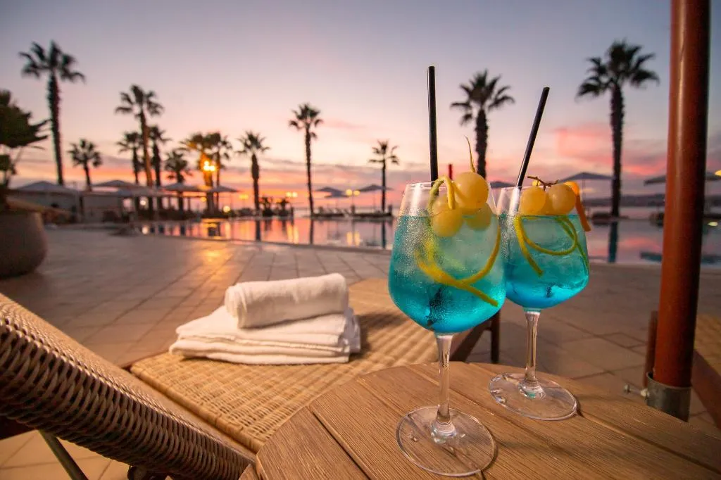 Pool, Dioscuri Bay Palace, Catania