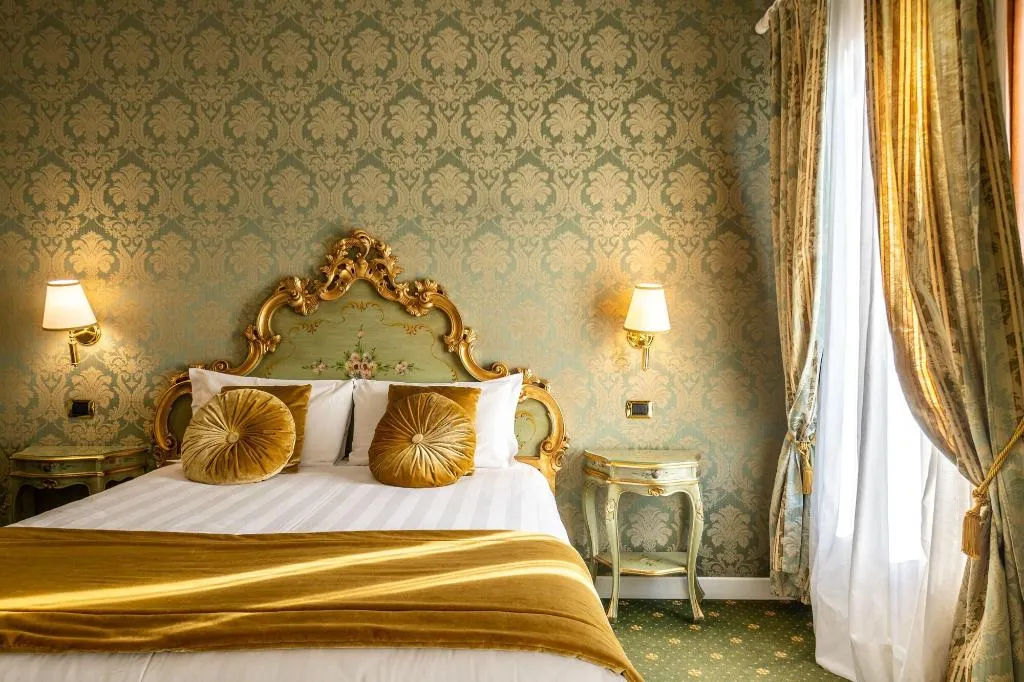 Room, A Tribute To Music, Venice