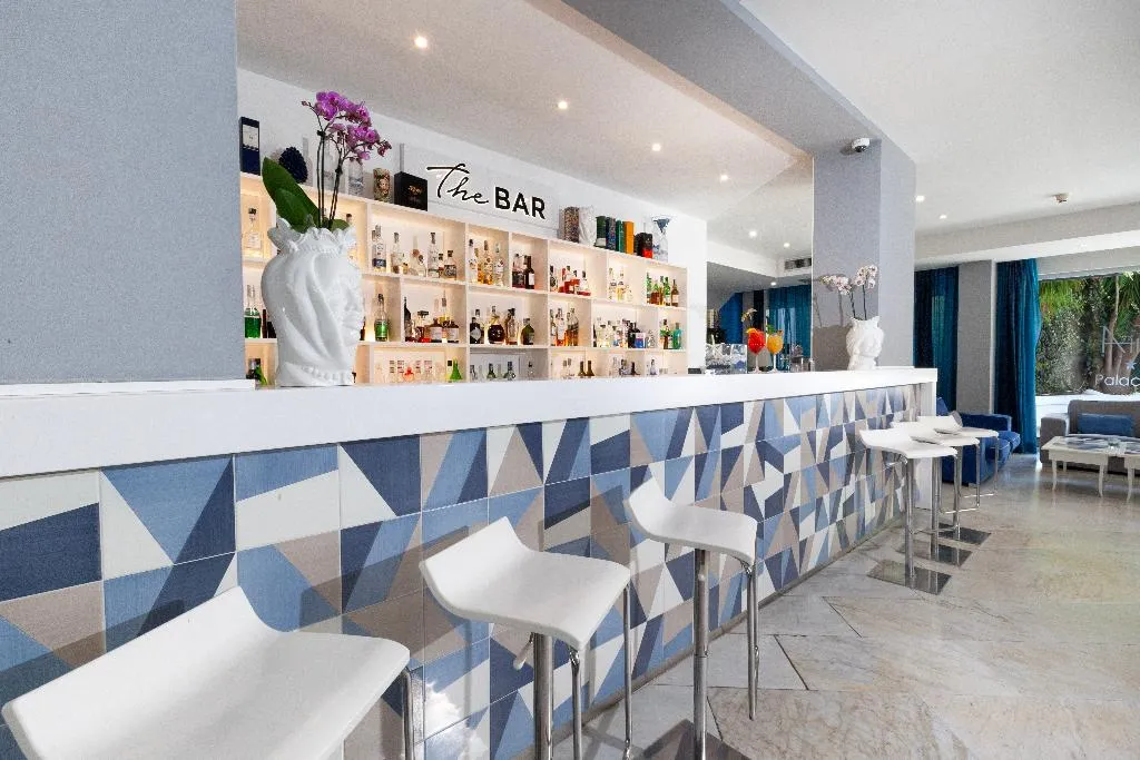 Bar, Atlantic Palace, Naples