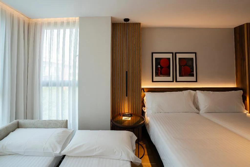 DOUBLE CAPACITY 3 Room, Zenit Borrell, Barcelona