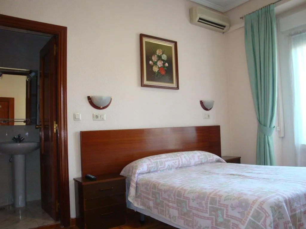 Room, Hostal Zamora, Madrid