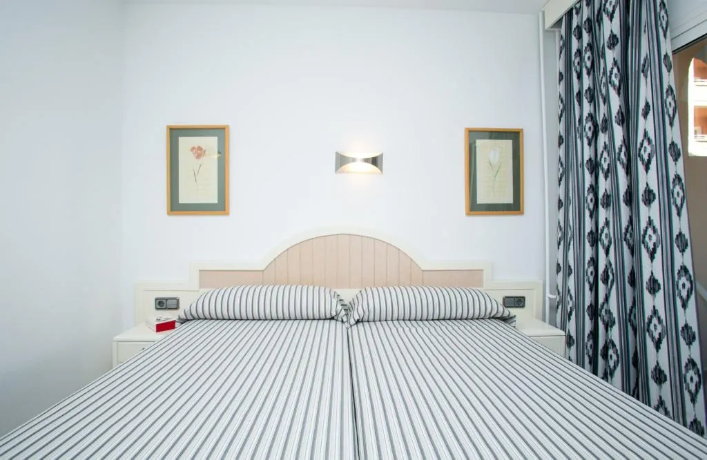APARTMENT THREE BEDROOMS Room, Aparthotel Aquasol, Majorca