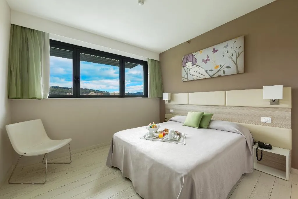 JUNIOR SUITE STANDARD Room, Cristina, Naples