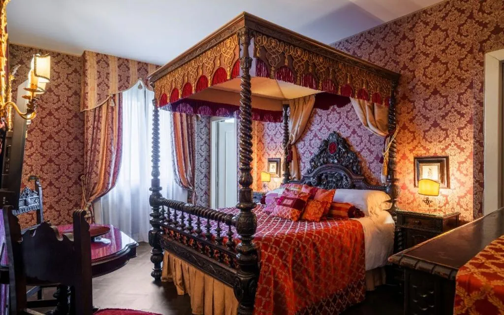 JUNIOR SUITE CANAL VIEW Room, Metropole Venezia, Venice