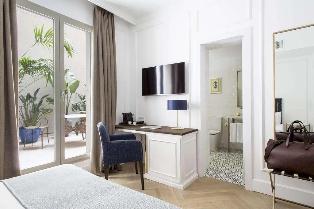 Room, Midmost Barcelona, Barcelona