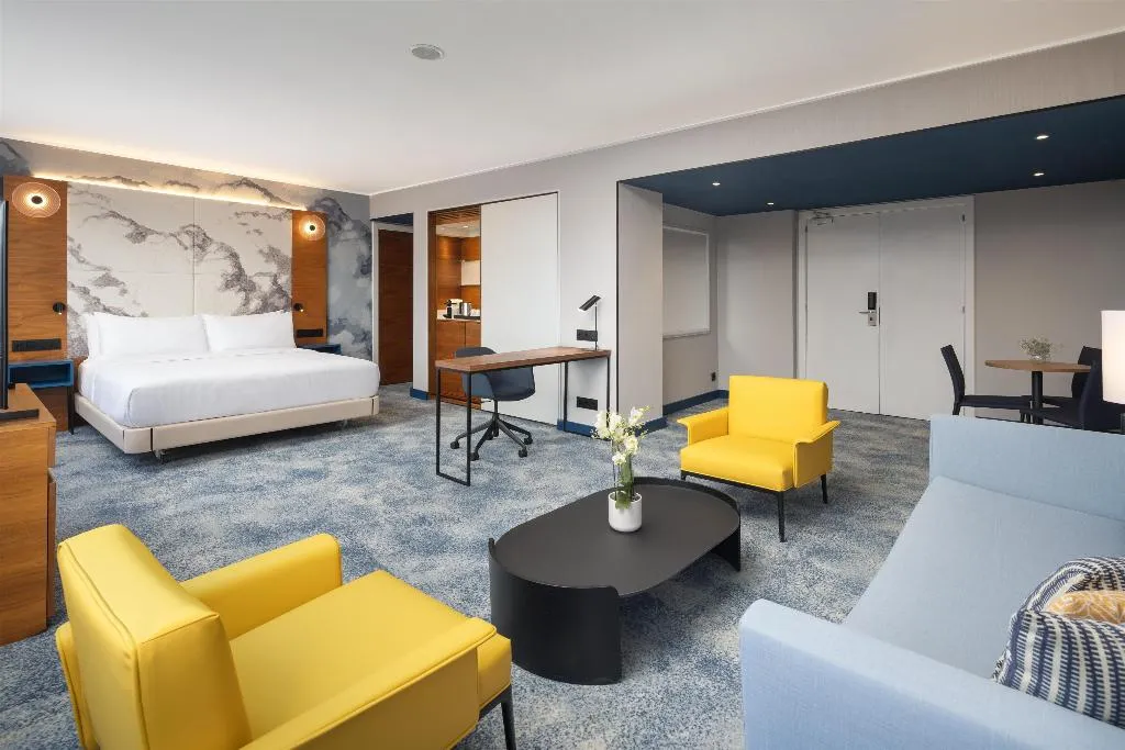 SUITE KING SIZE BED Room, Hilton Barcelona, Barcelona