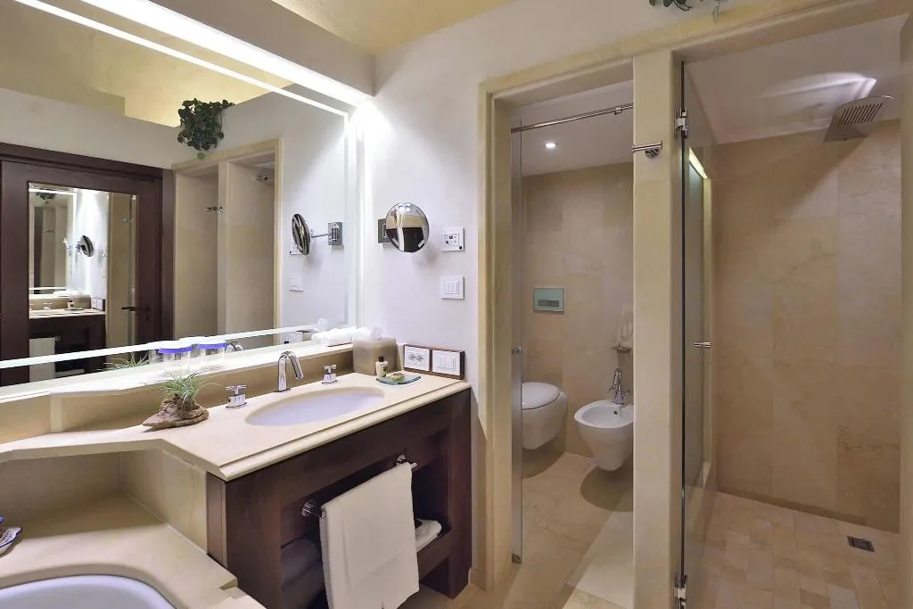 DOUBLE SUPERIOR SEA VIEW Room, Monastero Santa Rosa Hotel & Spa, Naples