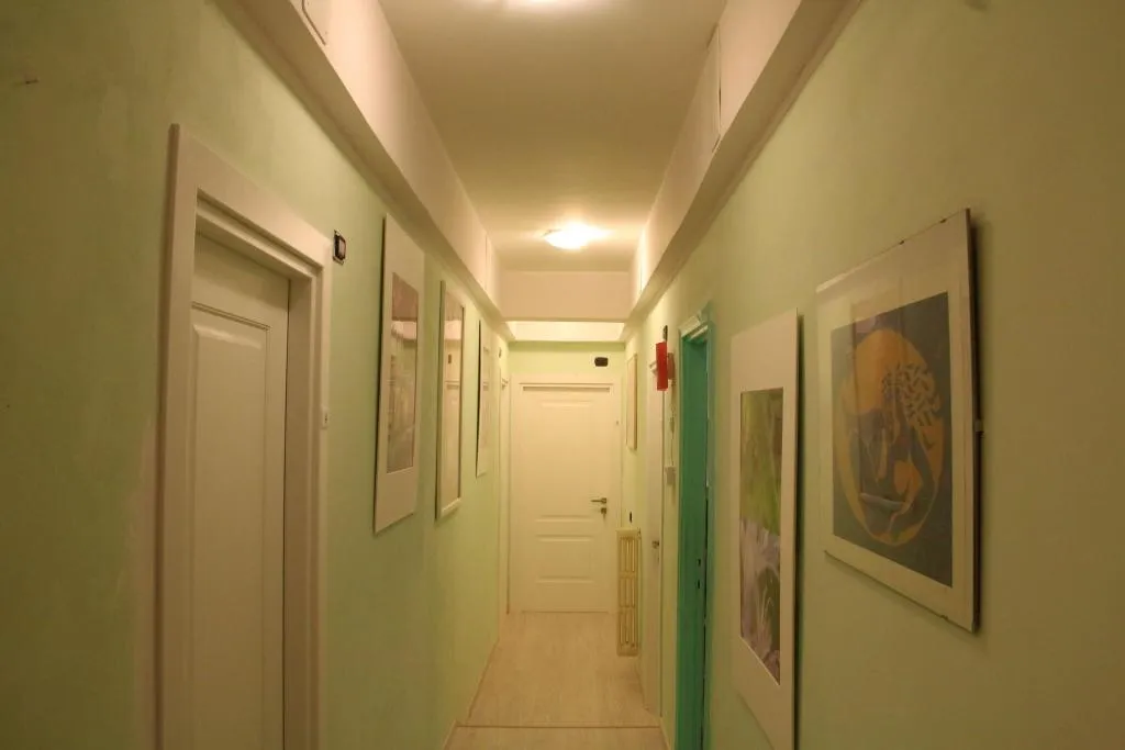 DOUBLE QUEEN SIZE BED Room, Colosseoinn, Naples