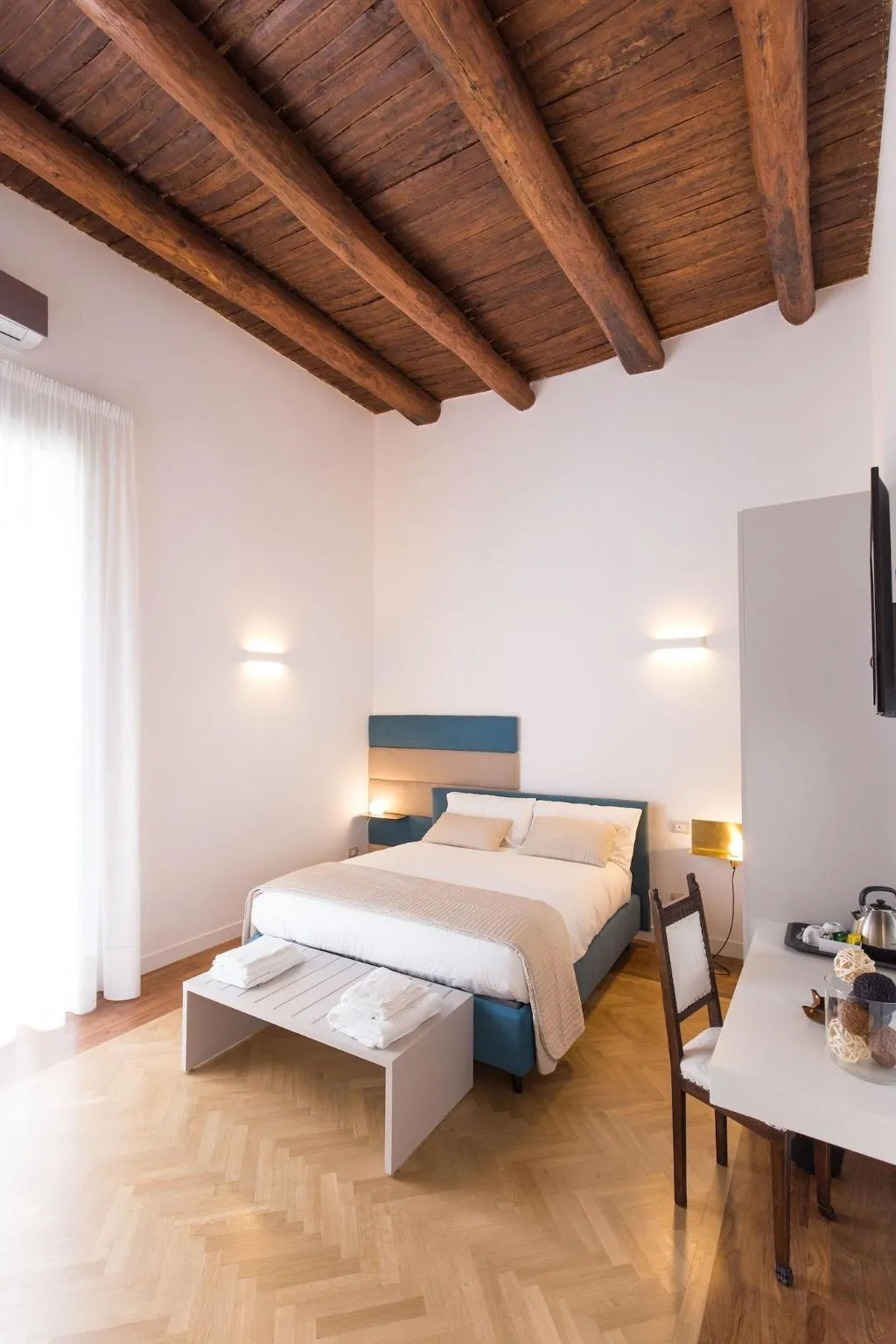 Room, Savoy Riviera, Naples