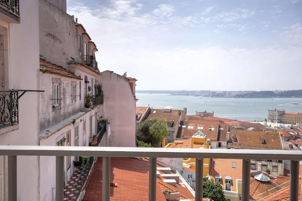 Room, Solar Dos Mouros, Lisbon