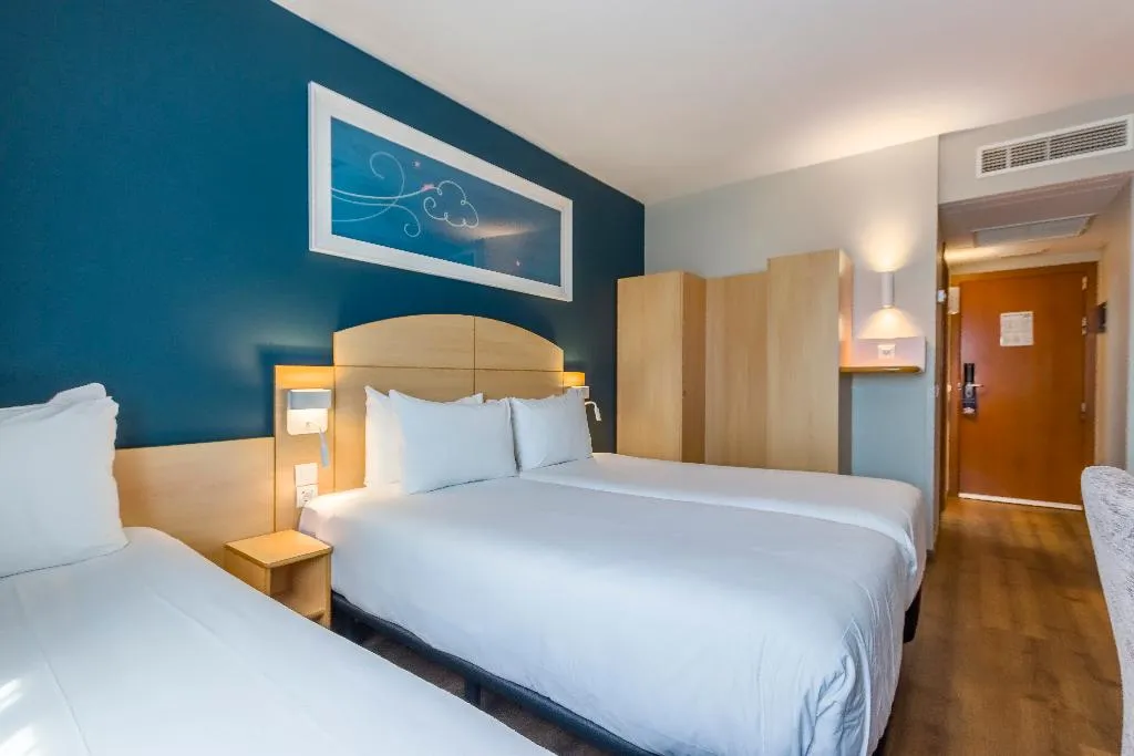 Double or Twin CAPACITY 3 Room, Travelodge Madrid Alcala de Henares, Madrid