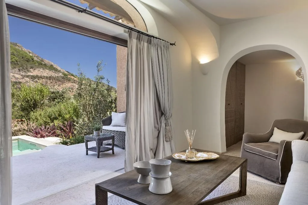 SUITE WITH PRIVATE POOL Room, Relais Villa Carola, Olbia