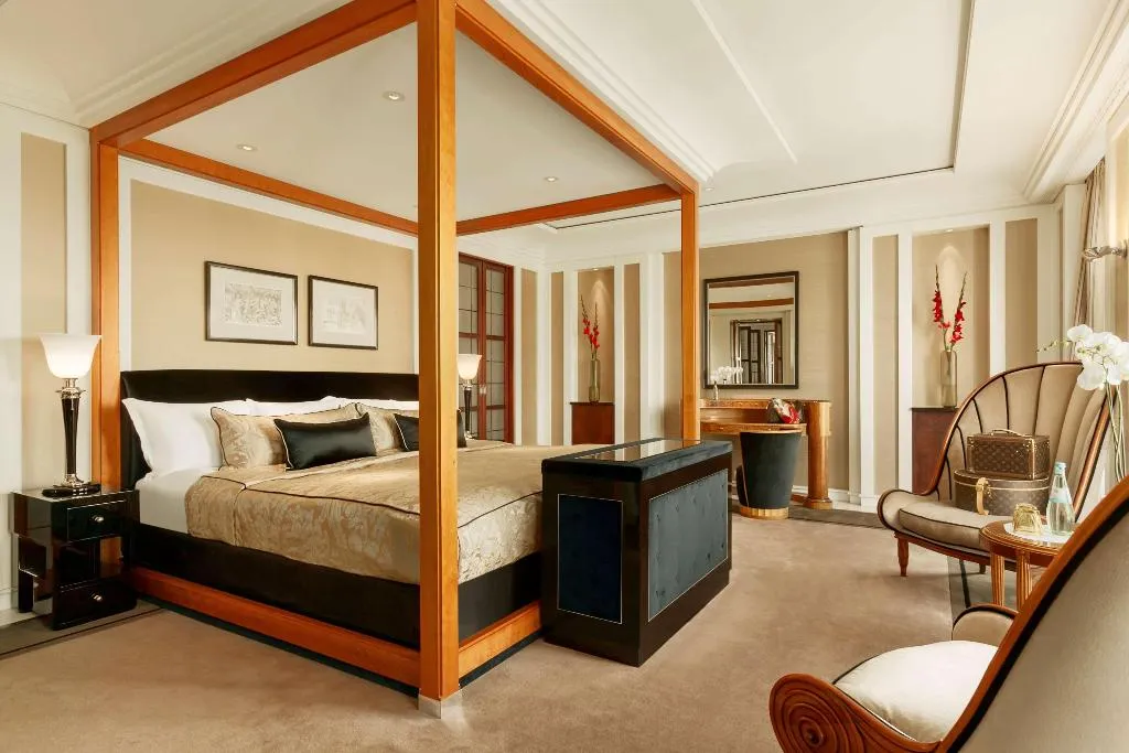 SUITE SUPERIOR WITH VIEWS Room, Adlon Kempinski Berlin, Berlin