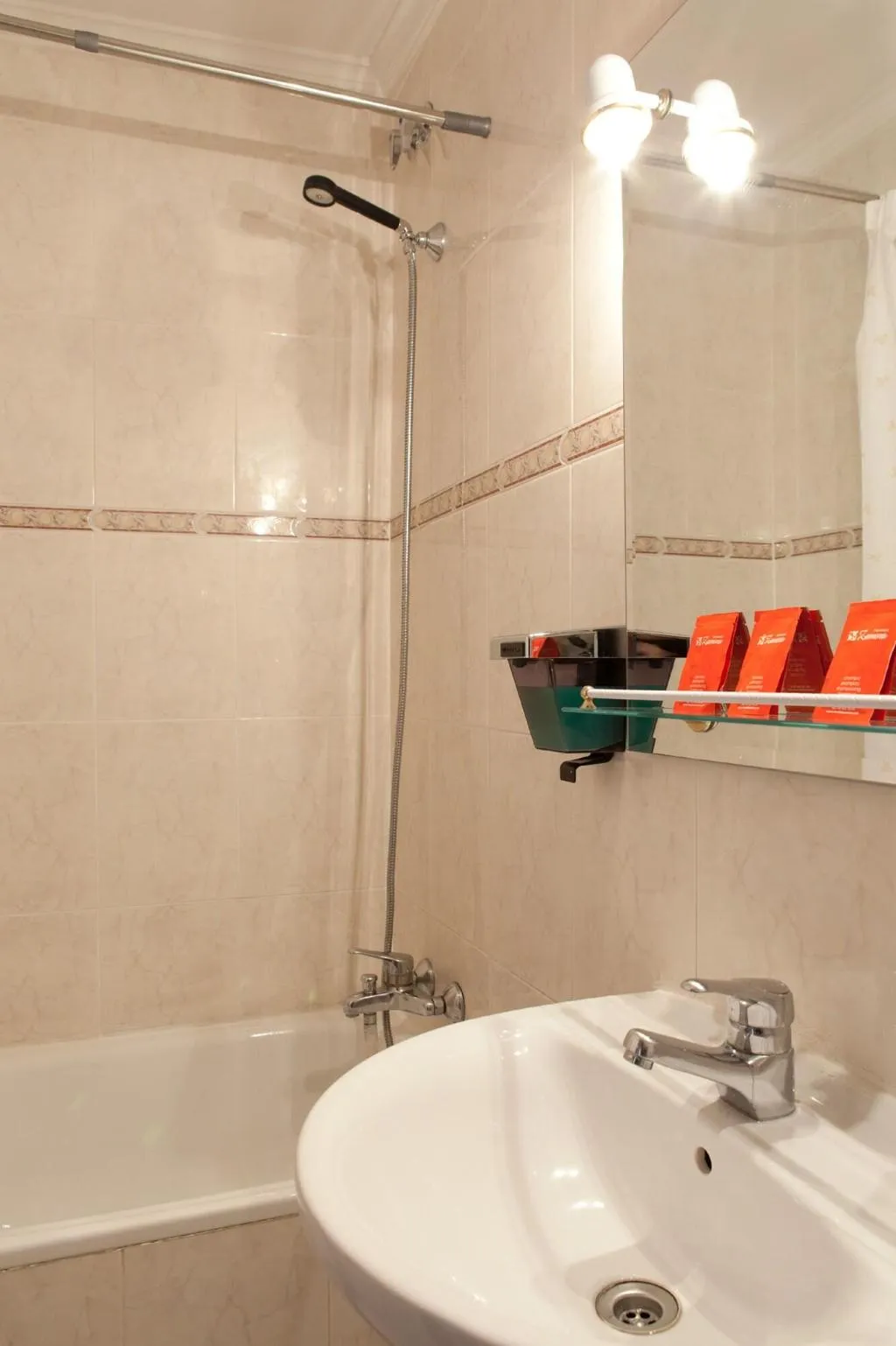 Room, Hostal Zamora, Madrid