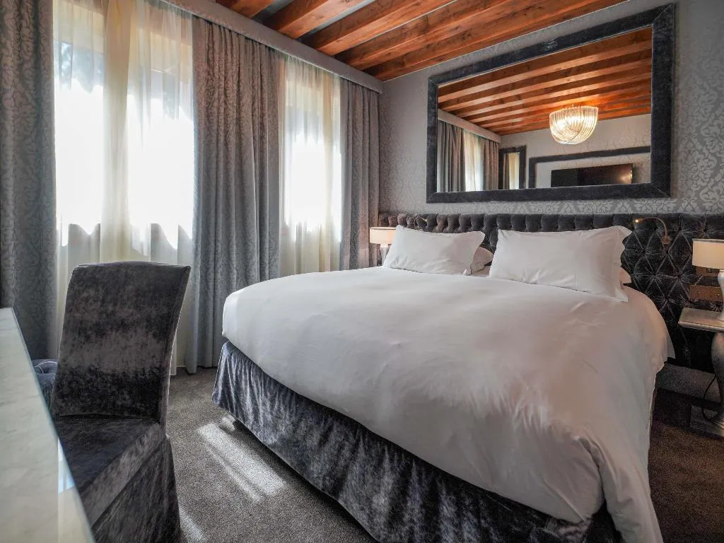 Double or Twin SUPERIOR KING BED Room, Papadopoli Hotel Venezia - MGallery Collection, Venice