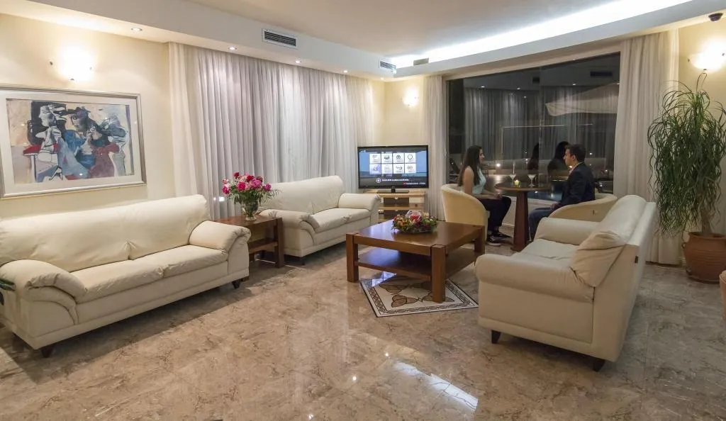 Lobby, Porto Alegre, Crete