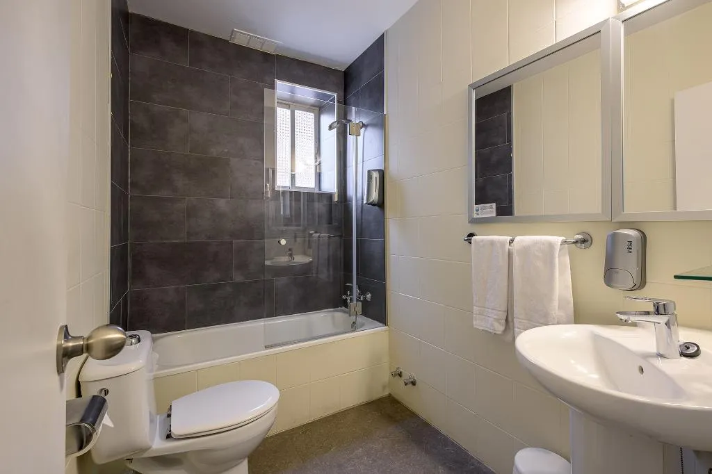 DOUBLE SUPERIOR Room, NeoMagna Madrid, Madrid