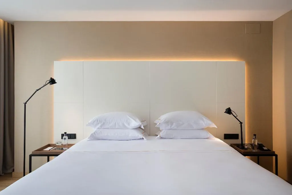 SINGLE LUXURY Room, Hotel Casa Elliot, Barcelona