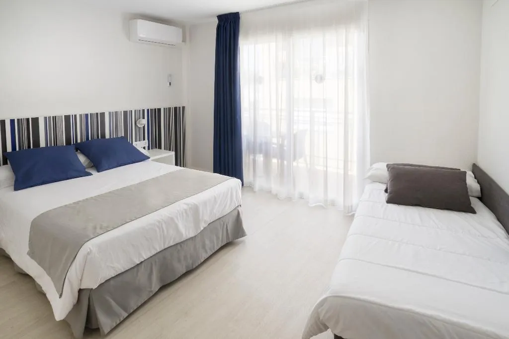 TRIPLE POOL VIEW Room, Hotel Ibersol Sorra d'Or, Costa Brava