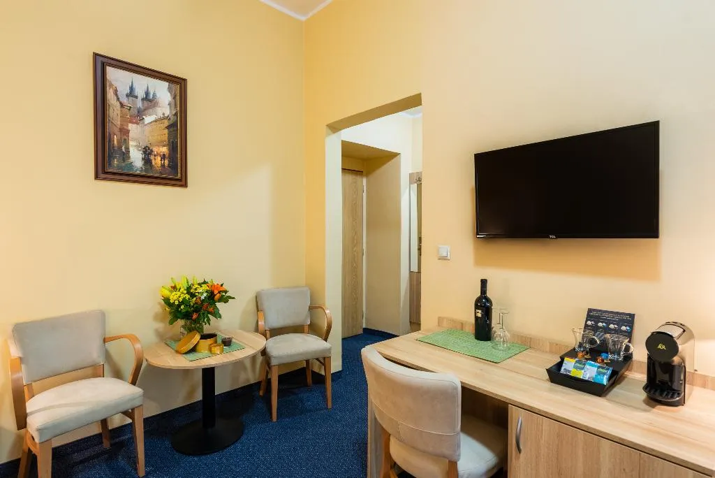 TRIPLE DELUXE Room, Hotel Libero, Prague
