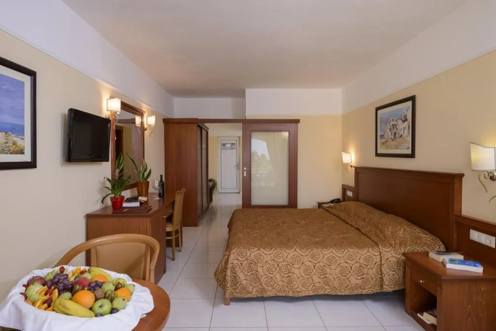 SUITE WITH PRIVATE POOL Room, Vantaris Palace, Crete