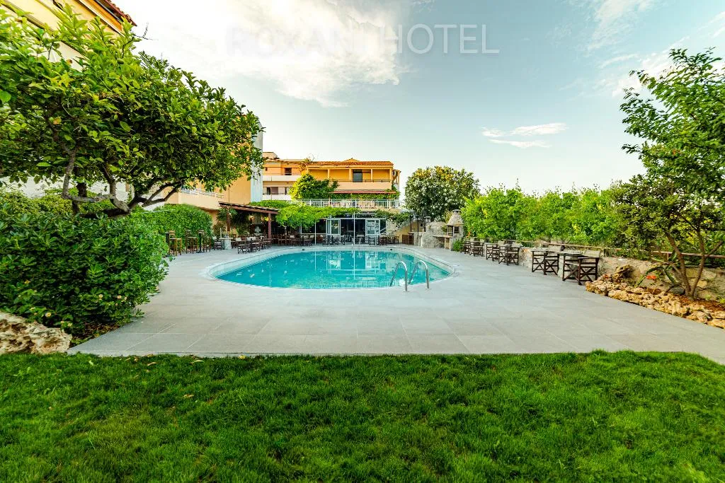 Pool, Roxani, Crete