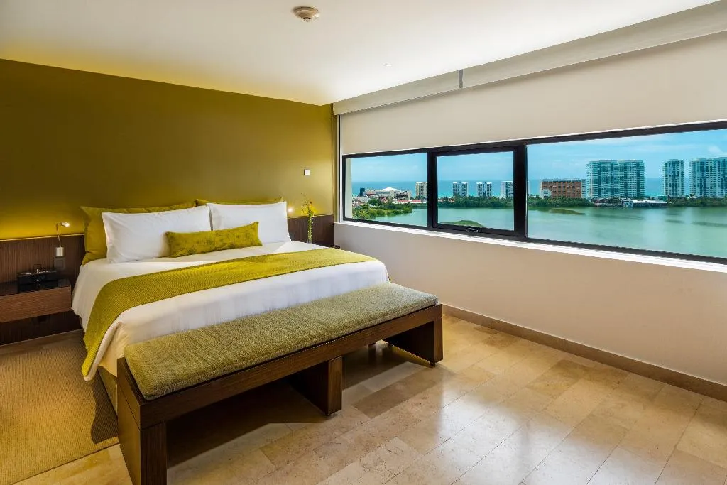 SUITE LAGOON VIEW Room, InterContinental Presidente Cancun Resort, Cancun Area