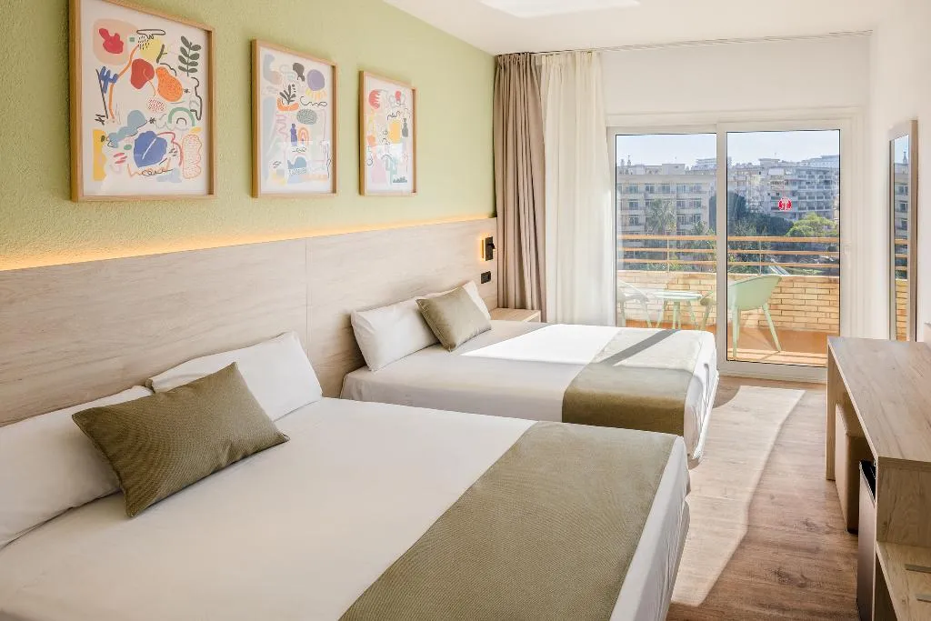 QUADRUPLE POOL VIEW Room, Jaime I, Costa Dorada