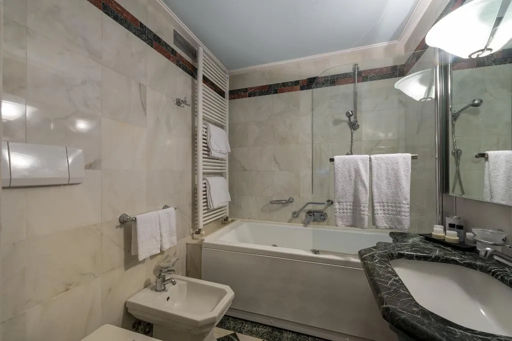 SUITE DELUXE KING BED Room, Grand Hotel Ortigia, Catania