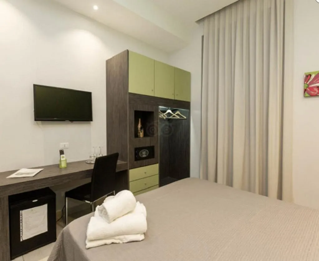 TRIPLE STANDARD Room, Napoli Suite, Naples