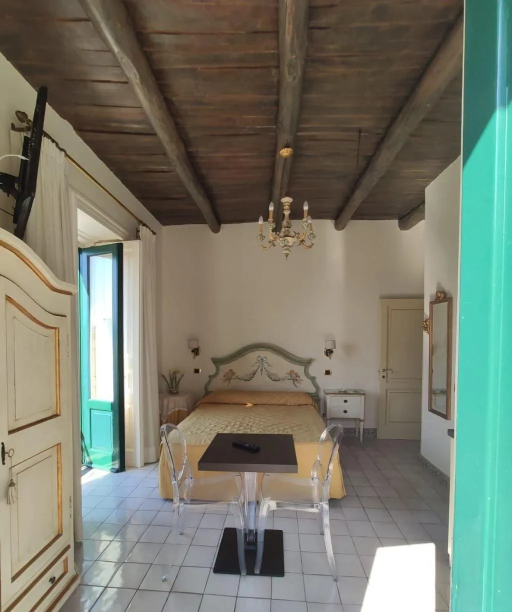 Room, Residenza Del Duca, Naples