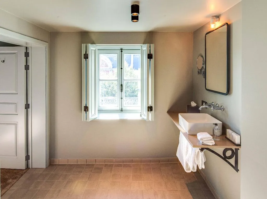 Double or Twin COMFORT Room, Hotel Monastere Maastricht, Amsterdam