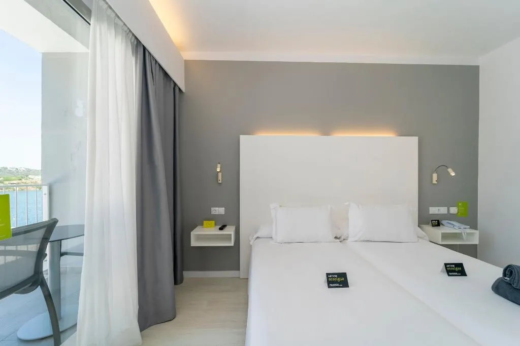 Room, ARTIEM Carlos, Menorca