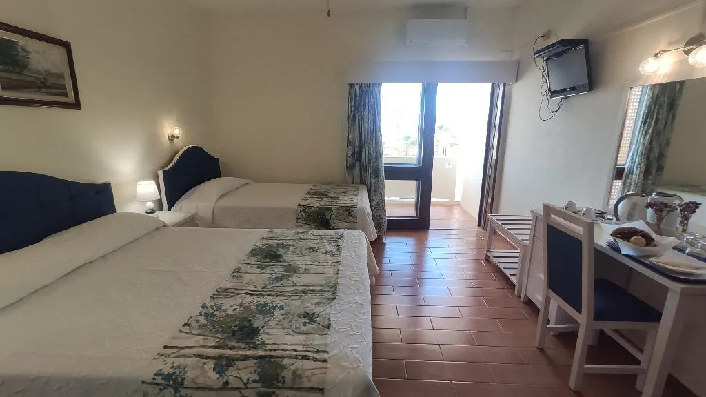 TRIPLE SUPERIOR WITH BALCONY Room, Aeromar, Algarve