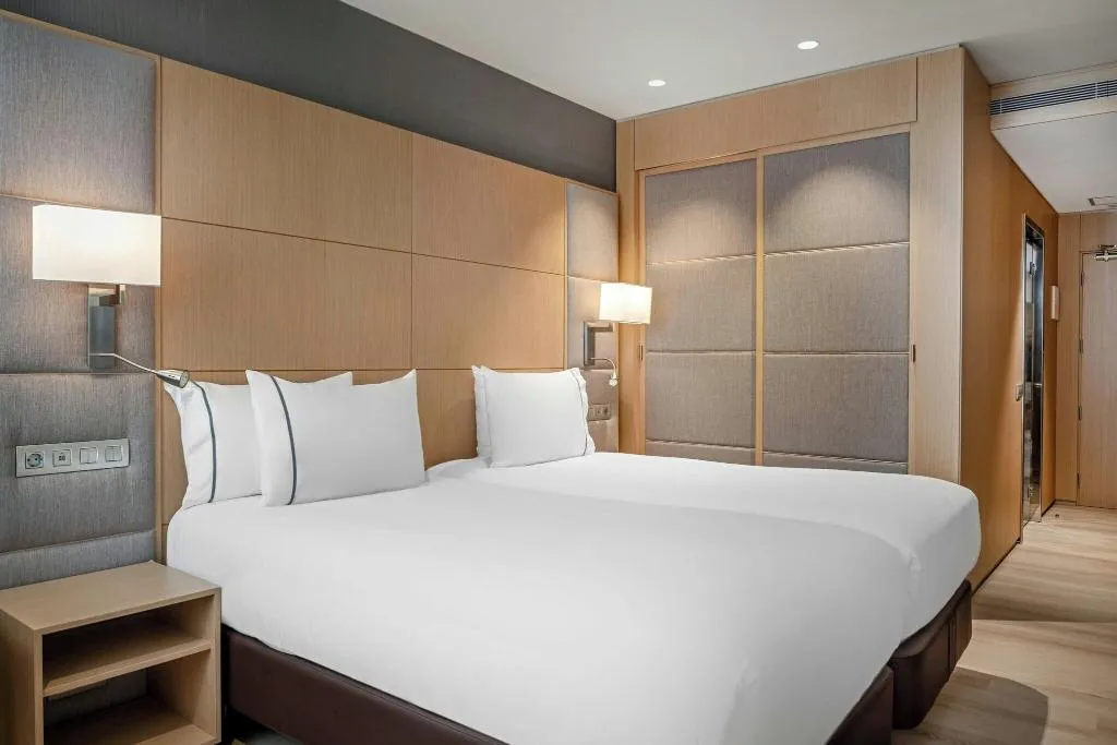 TWIN WITH VIEWS Room, AC Barcelona Victoria Suites, Barcelona