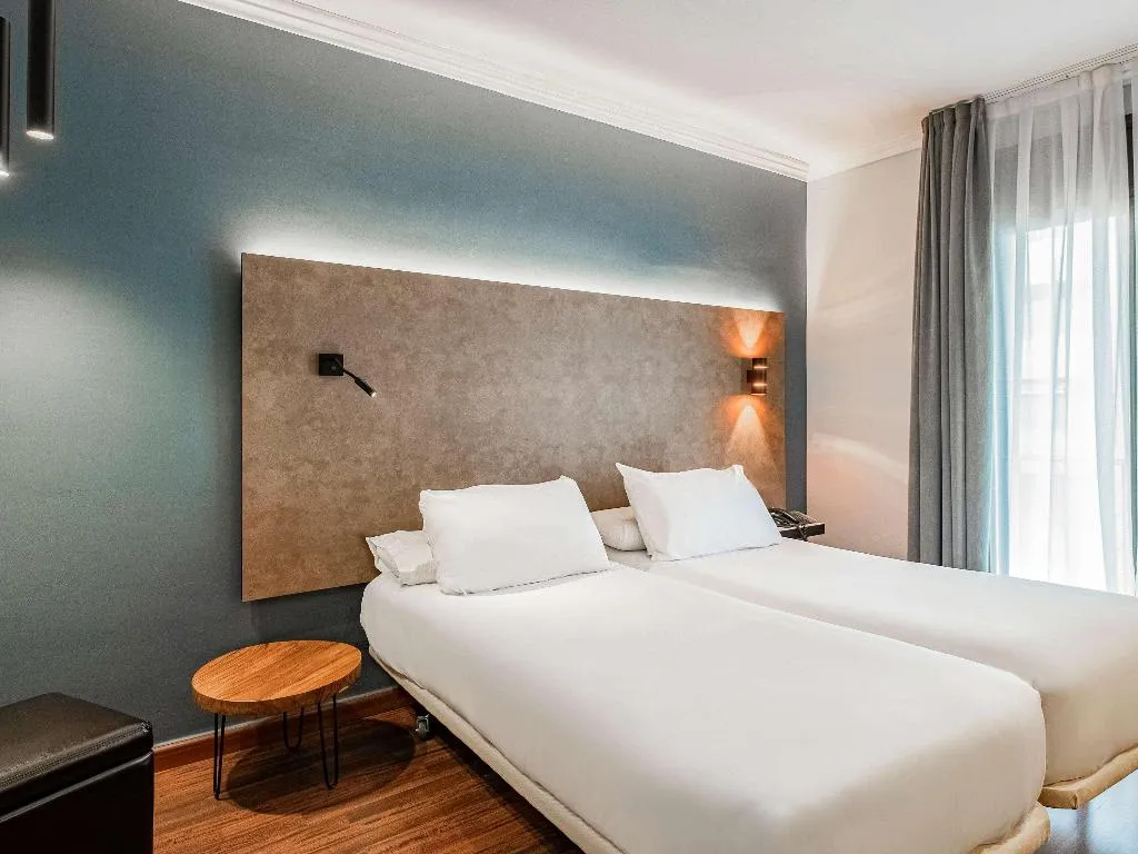TWIN STANDARD Room, ibis Styles Figueres Ronda, Costa Brava