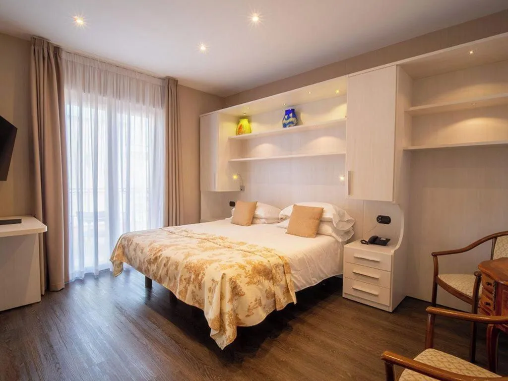 DOUBLE SUPERIOR QUEEN BED Room, Hotel Central, Naples