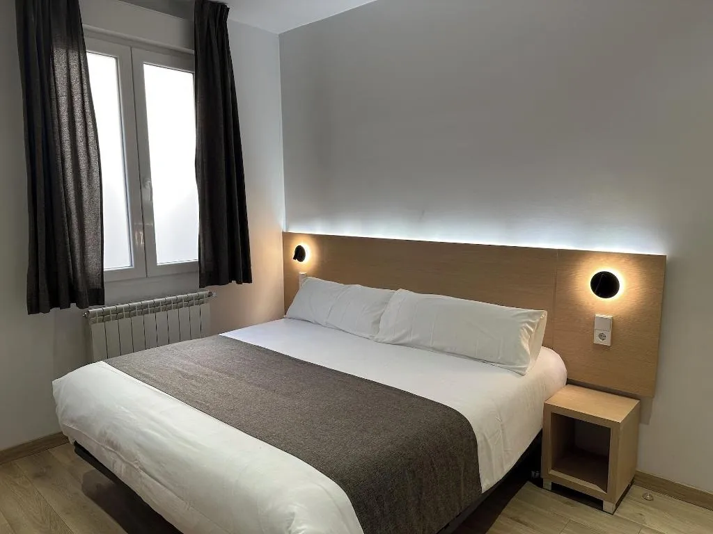 Room, Hostal Sol Square Madrid, Madrid