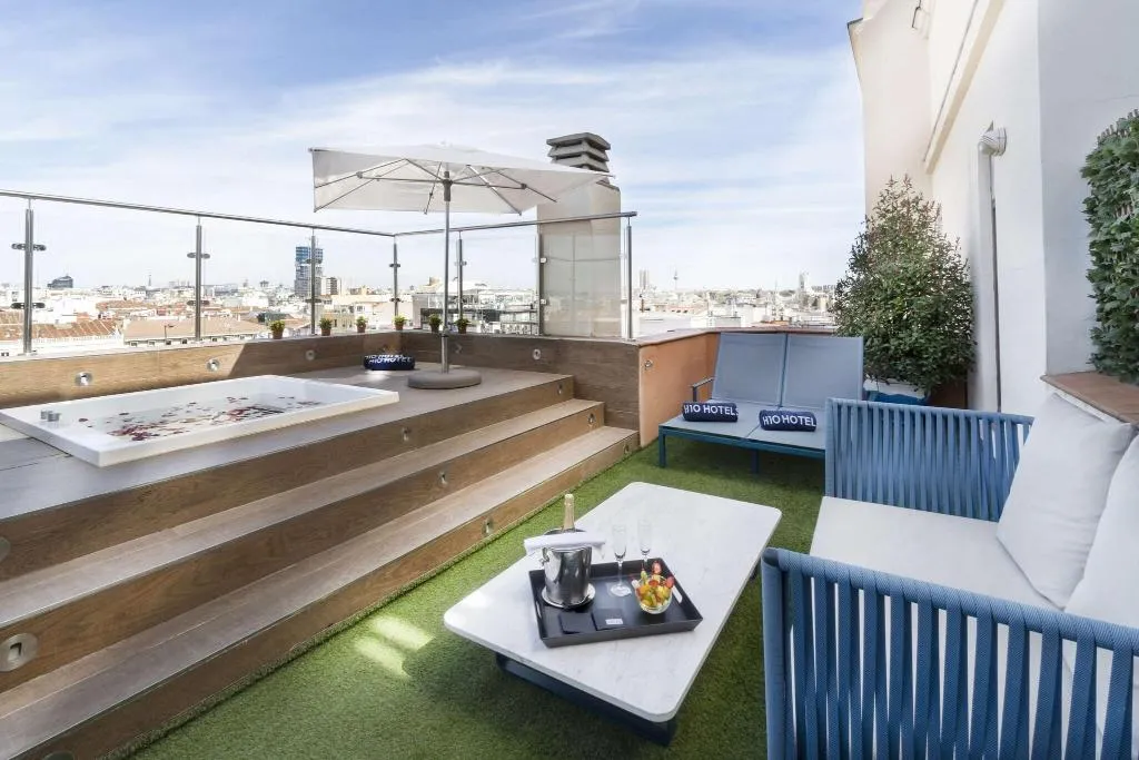 SUITE WITH JACUZZI Room, H10 Villa de la Reina, Madrid