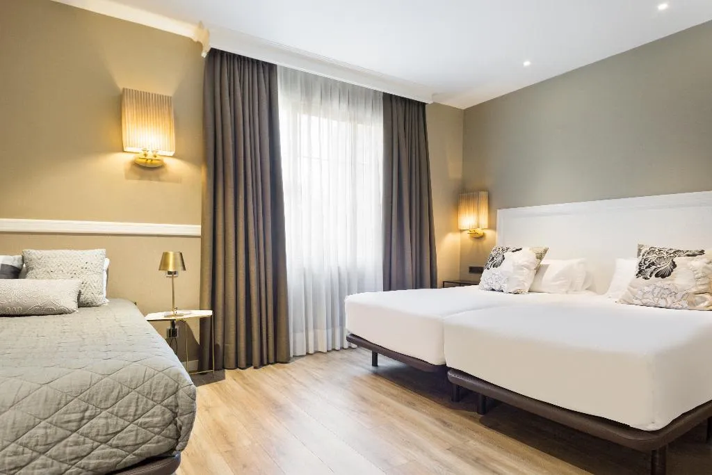 TRIPLE SUPERIOR Room, Acta Splendid, Barcelona