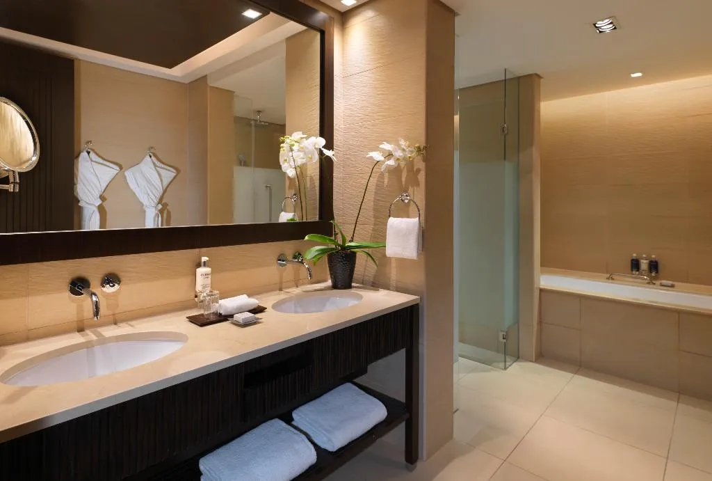Double or Twin LAGOON VIEW Room, Anantara The Palm Dubai Resort, Dubai