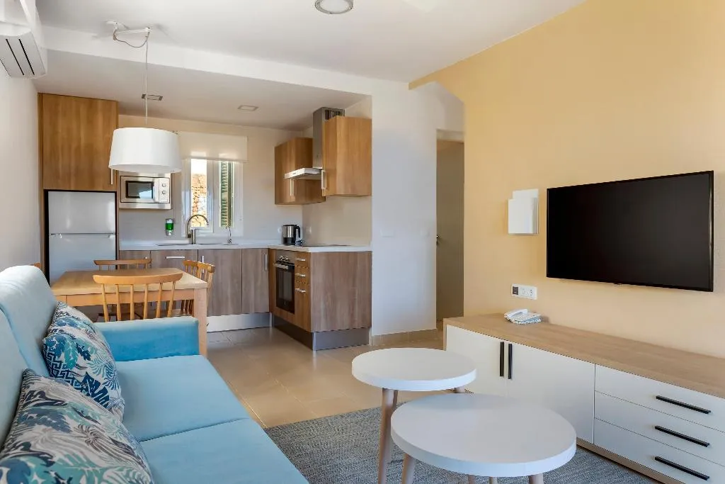 APARTMENT CAPACITY 6 TWO BEDROOMS Room, White Sands Beach Club, Menorca